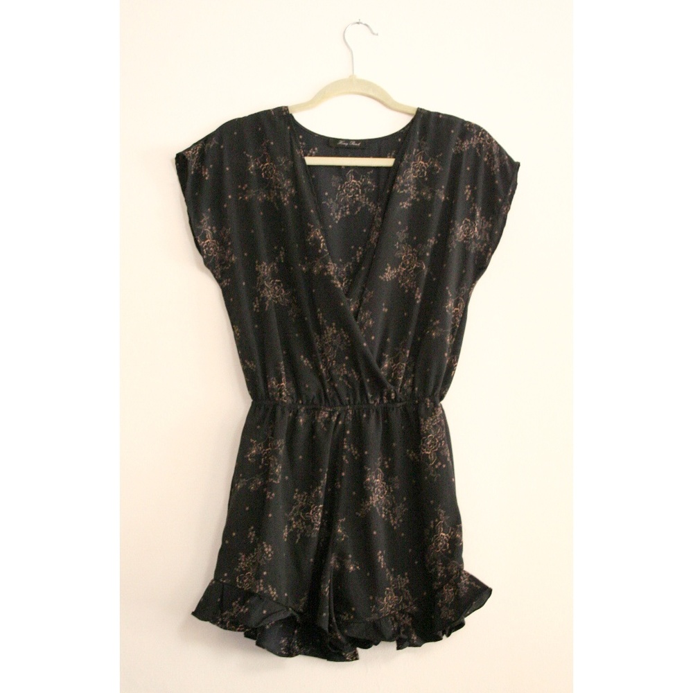 Simple floral, romper with ruffle